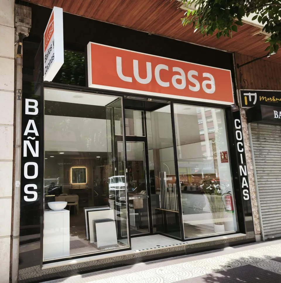 Nuestra tienda en la calle Padre Claret, 2